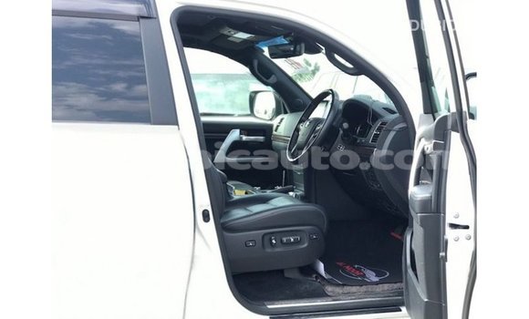Buy Import Toyota Land Cruiser White Car in Import - Dubai in Clarendon Buy Import Toyota Land Cruiser White Car in Import - Dubai in Clarendon