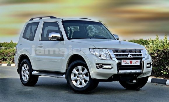 Acheter Import Voiture Mitsubishi Pajero Blanc à Import - Dubai, Clarendon Acheter Import Voiture Mitsubishi Pajero Blanc à Import - Dubai, Clarendon