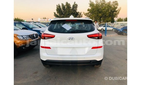 Acheter Import Voiture Hyundai Tucson Blanc à Import - Dubai, Clarendon Acheter Import Voiture Hyundai Tucson Blanc à Import - Dubai, Clarendon