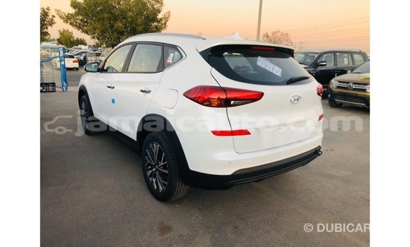 Acheter Import Voiture Hyundai Tucson Blanc à Import - Dubai, Clarendon Acheter Import Voiture Hyundai Tucson Blanc à Import - Dubai, Clarendon