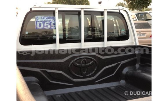 Buy Import Toyota Hilux White Car in Import - Dubai in Clarendon Buy Import Toyota Hilux White Car in Import - Dubai in Clarendon