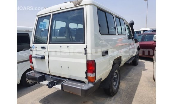 Buy Import Toyota Land Cruiser White Car in Import - Dubai in Clarendon Buy Import Toyota Land Cruiser White Car in Import - Dubai in Clarendon