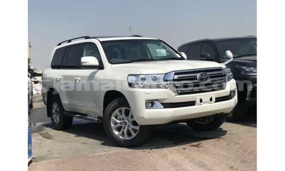 Acheter Import Voiture Toyota Land Cruiser Blanc à Import - Dubai, Clarendon Acheter Import Voiture Toyota Land Cruiser Blanc à Import - Dubai, Clarendon
