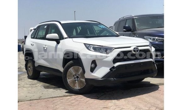 Acheter Import Voiture Toyota 4Runner Blanc à Import - Dubai, Clarendon