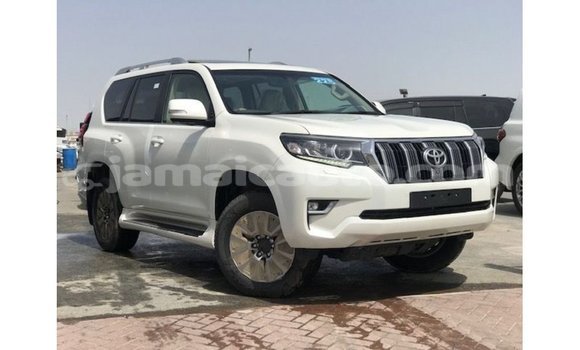 Acheter Import Voiture Toyota Prado Blanc à Import - Dubai, Clarendon