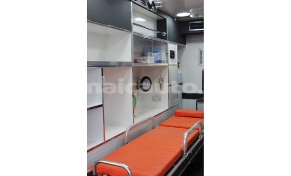 Acheter Import Voiture Toyota Hiace Blanc à Import - Dubai, Clarendon Acheter Import Voiture Toyota Hiace Blanc à Import - Dubai, Clarendon