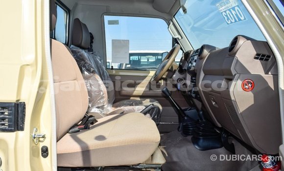 Acheter Import Voiture Toyota Land Cruiser Beige à Import - Dubai, Clarendon Acheter Import Voiture Toyota Land Cruiser Beige à Import - Dubai, Clarendon