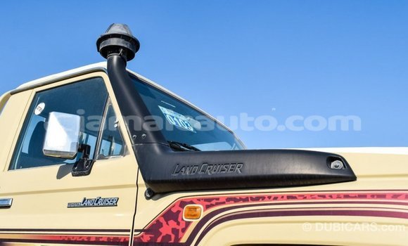 Acheter Import Voiture Toyota Land Cruiser Beige à Import - Dubai, Clarendon Acheter Import Voiture Toyota Land Cruiser Beige à Import - Dubai, Clarendon