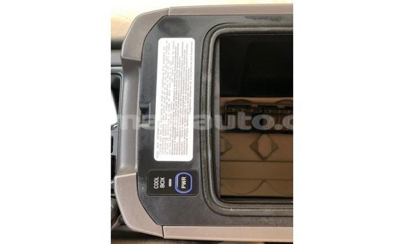 Acheter Import Voiture Toyota Prado Blanc à Import - Dubai, Clarendon Acheter Import Voiture Toyota Prado Blanc à Import - Dubai, Clarendon