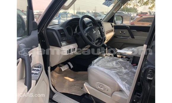 Acheter Import Voiture Mitsubishi Pajero Noir à Import - Dubai, Clarendon Acheter Import Voiture Mitsubishi Pajero Noir à Import - Dubai, Clarendon