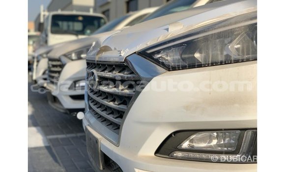 Acheter Import Voiture Hyundai Tucson Blanc à Import - Dubai, Clarendon Acheter Import Voiture Hyundai Tucson Blanc à Import - Dubai, Clarendon