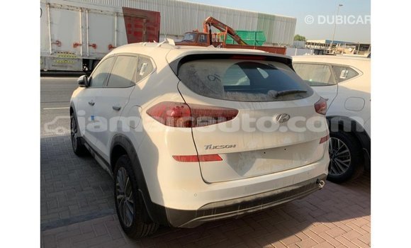 Acheter Import Voiture Hyundai Tucson Blanc à Import - Dubai, Clarendon Acheter Import Voiture Hyundai Tucson Blanc à Import - Dubai, Clarendon