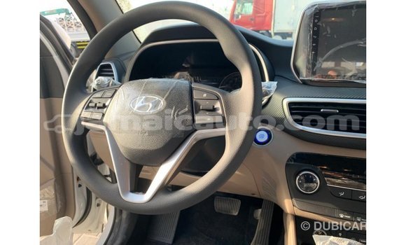 Acheter Import Voiture Hyundai Tucson Blanc à Import - Dubai, Clarendon Acheter Import Voiture Hyundai Tucson Blanc à Import - Dubai, Clarendon