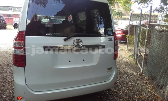 Buy Import Toyota Noah White Car in Kingston in Kingston Buy Import Toyota Noah White Car in Kingston in Kingston
