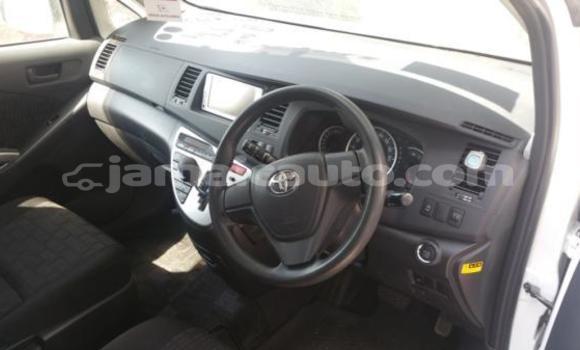 Buy Used Toyota ISis White Car in Kingston in Kingston Buy Used Toyota ISis White Car in Kingston in Kingston