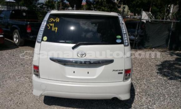 Buy Used Toyota ISis White Car in Kingston in Kingston Buy Used Toyota ISis White Car in Kingston in Kingston