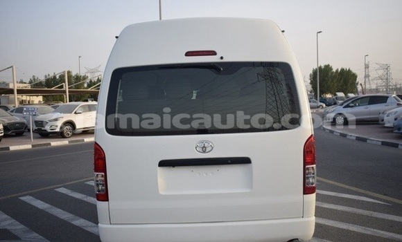 Buy Used Toyota Hiace White Car in Port Antonio in Portland Buy Used Toyota Hiace White Car in Port Antonio in Portland
