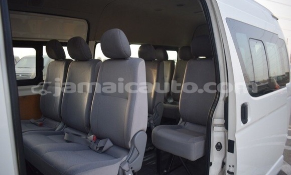 Buy Used Toyota Hiace White Car in Port Antonio in Portland Buy Used Toyota Hiace White Car in Port Antonio in Portland