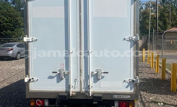 Buy Used Isuzu FTR 850 White Truck in Lucea in Hanover Buy Used Isuzu FTR 850 White Truck in Lucea in Hanover