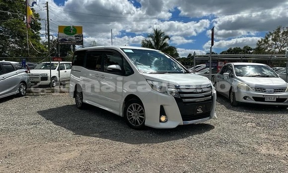 Buy Used Toyota Noah White Car in Kingston in Kingston Buy Used Toyota Noah White Car in Kingston in Kingston