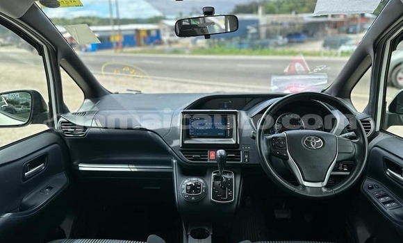 Buy Used Toyota Noah White Car in Kingston in Kingston Buy Used Toyota Noah White Car in Kingston in Kingston