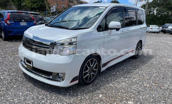 Buy Used Toyota Voxy White Car in Kingston in Kingston Buy Used Toyota Voxy White Car in Kingston in Kingston