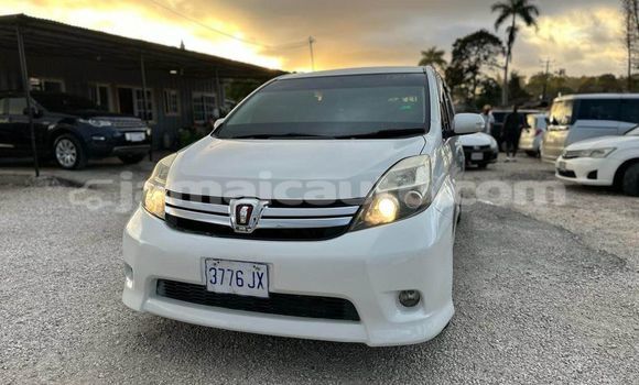 Buy Used Toyota ISis White Car in Kingston in Kingston