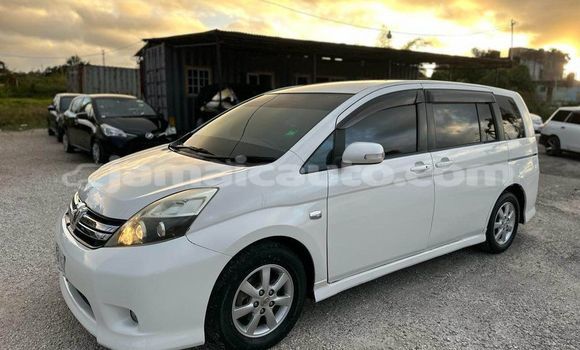 Buy Used Toyota ISis White Car in Kingston in Kingston Buy Used Toyota ISis White Car in Kingston in Kingston