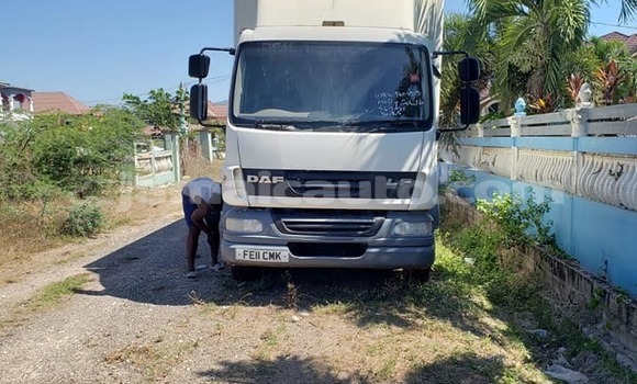 Acheter Occasion Utilitaire DAF CF Blanc à Kingston, Kingston Acheter Occasion Utilitaire DAF CF Blanc à Kingston, Kingston