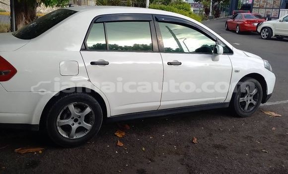 Acheter Occasion Voiture Nissan Tiida Blanc à Kingston, Kingston Acheter Occasion Voiture Nissan Tiida Blanc à Kingston, Kingston