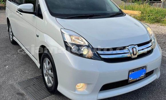 Acheter Occasion Voiture Toyota ISis Blanc à Lucea, Hanover Acheter Occasion Voiture Toyota ISis Blanc à Lucea, Hanover