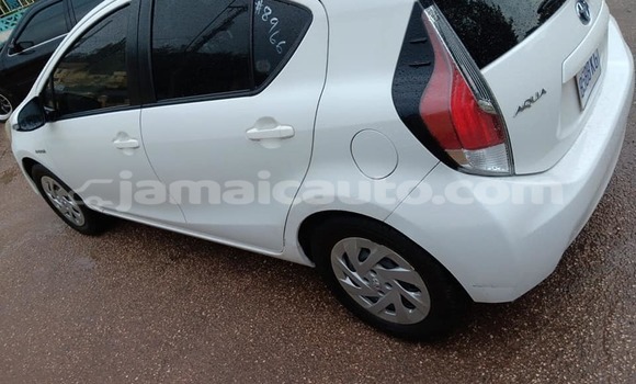Buy Used Toyota Aqua White Car in Lucea in Hanover Buy Used Toyota Aqua White Car in Lucea in Hanover