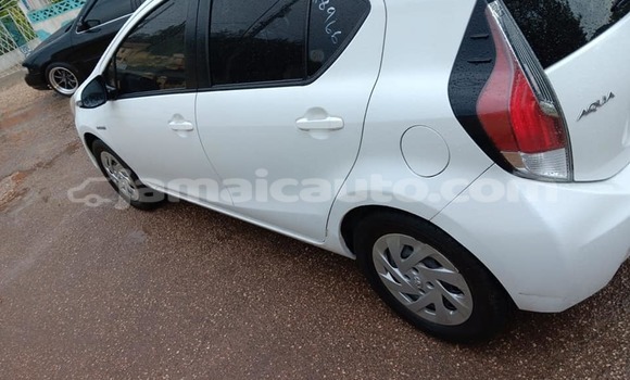 Buy Used Toyota Aqua White Car in Lucea in Hanover Buy Used Toyota Aqua White Car in Lucea in Hanover