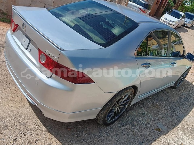Big with watermark toyota yaris clarendon import dubai 3966