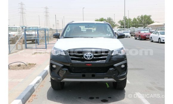 Acheter Import Voiture Toyota Fortuner Noir à Import - Dubai, Clarendon Acheter Import Voiture Toyota Fortuner Noir à Import - Dubai, Clarendon