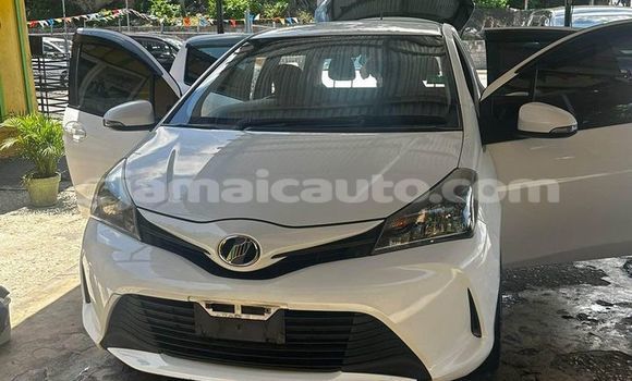 Acheter Occasion Voiture Toyota Vitz Blanc à Mandeville, Manchester Acheter Occasion Voiture Toyota Vitz Blanc à Mandeville, Manchester