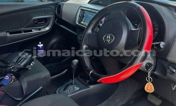 Acheter Occasion Voiture Toyota Vitz Blanc à Mandeville, Manchester Acheter Occasion Voiture Toyota Vitz Blanc à Mandeville, Manchester