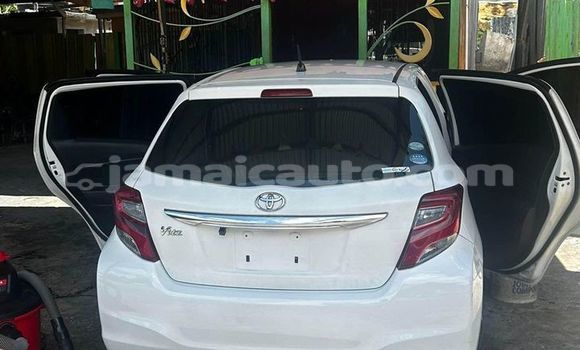 Acheter Occasion Voiture Toyota Vitz Blanc à Mandeville, Manchester Acheter Occasion Voiture Toyota Vitz Blanc à Mandeville, Manchester