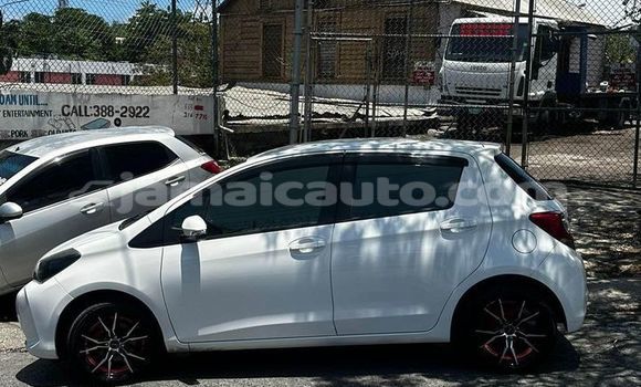 Acheter Occasion Voiture Toyota Vitz Blanc à Mandeville, Manchester Acheter Occasion Voiture Toyota Vitz Blanc à Mandeville, Manchester