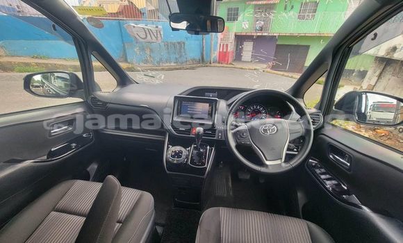 Acheter Occasion Voiture Toyota Voxy Noir à Mandeville, Manchester Acheter Occasion Voiture Toyota Voxy Noir à Mandeville, Manchester