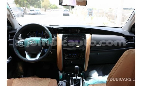 Acheter Import Voiture Toyota Fortuner Noir à Import - Dubai, Clarendon Acheter Import Voiture Toyota Fortuner Noir à Import - Dubai, Clarendon