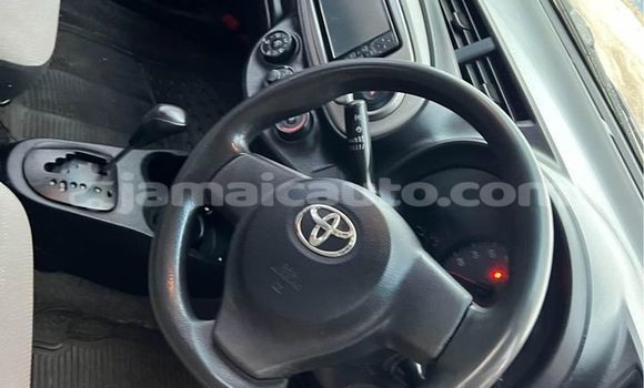 Buy Used Toyota Vitz White Car in Lucea in Hanover Buy Used Toyota Vitz White Car in Lucea in Hanover