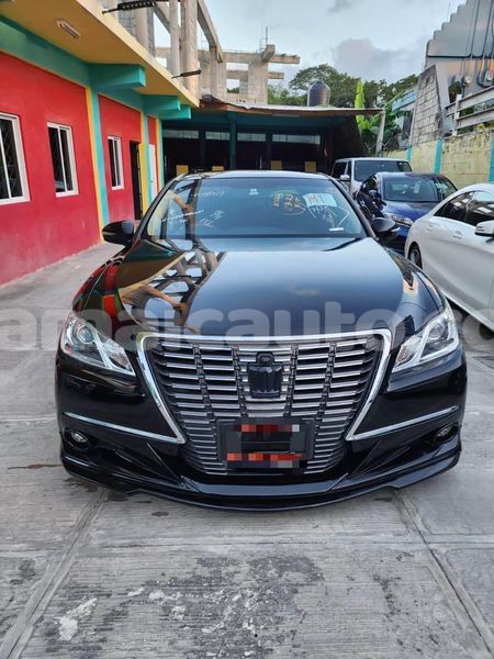 Big with watermark toyota crown clarendon import dubai 4048