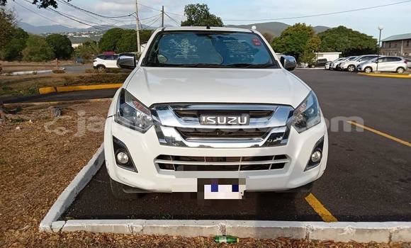 Buy Used Isuzu D–MAX White Car in Import - Dubai in Clarendon