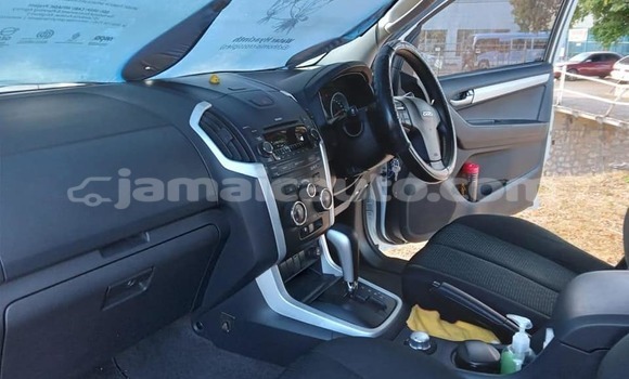 Acheter Occasion Voiture Isuzu D–MAX Blanc à Import - Dubai, Clarendon Acheter Occasion Voiture Isuzu D–MAX Blanc à Import - Dubai, Clarendon