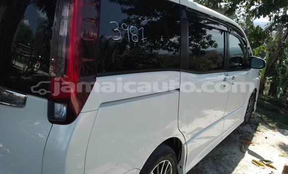 Buy Used Toyota Noah White Car in Kingston in Kingston Buy Used Toyota Noah White Car in Kingston in Kingston