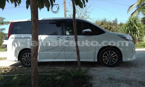 Buy Used Toyota Noah White Car in Kingston in Kingston Buy Used Toyota Noah White Car in Kingston in Kingston