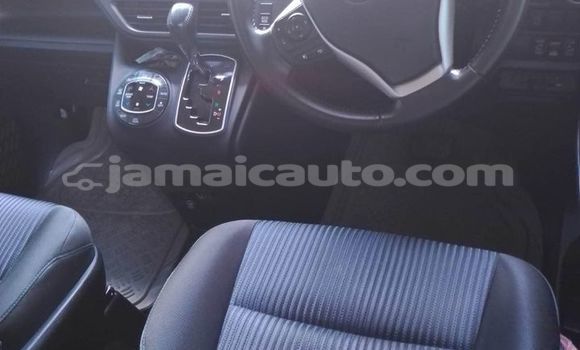 Buy Used Toyota Noah White Car in Kingston in Kingston Buy Used Toyota Noah White Car in Kingston in Kingston