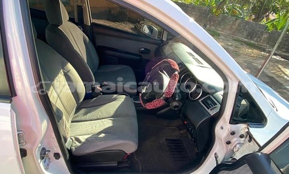 Acheter Occasion Voiture Nissan Tiida Blanc à Import - Dubai, Clarendon Acheter Occasion Voiture Nissan Tiida Blanc à Import - Dubai, Clarendon