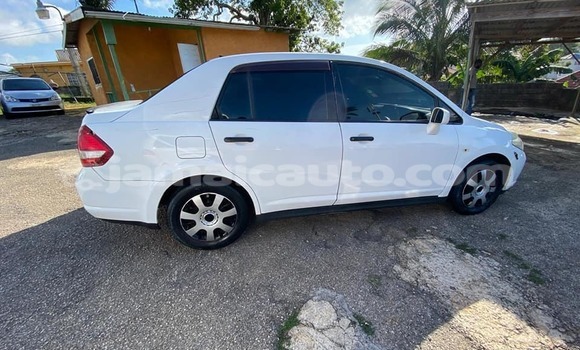 Acheter Occasion Voiture Nissan Tiida Blanc à Import - Dubai, Clarendon Acheter Occasion Voiture Nissan Tiida Blanc à Import - Dubai, Clarendon